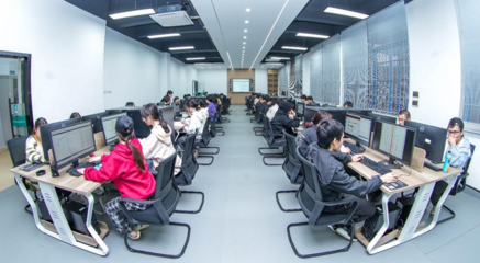 守正創(chuàng)新筑匠心，勇毅前行強技能——2023年廣西職業(yè)院校技能大賽高職組“Web應用軟件開發(fā)”賽項在我校成功舉辦